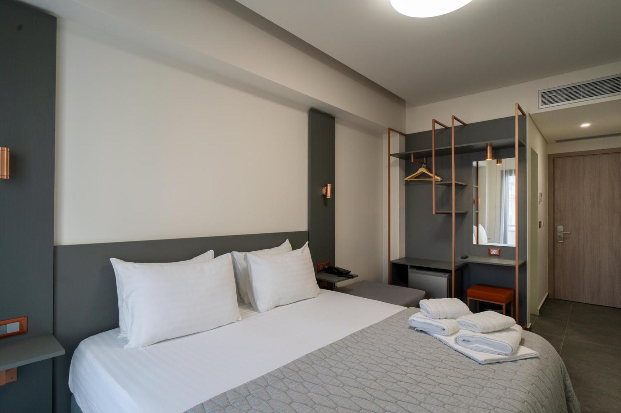Argo Hotel Piraeus Exterior photo