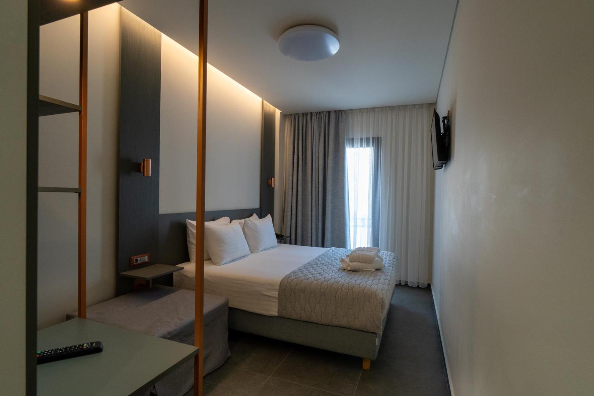 Argo Hotel Piraeus Exterior photo